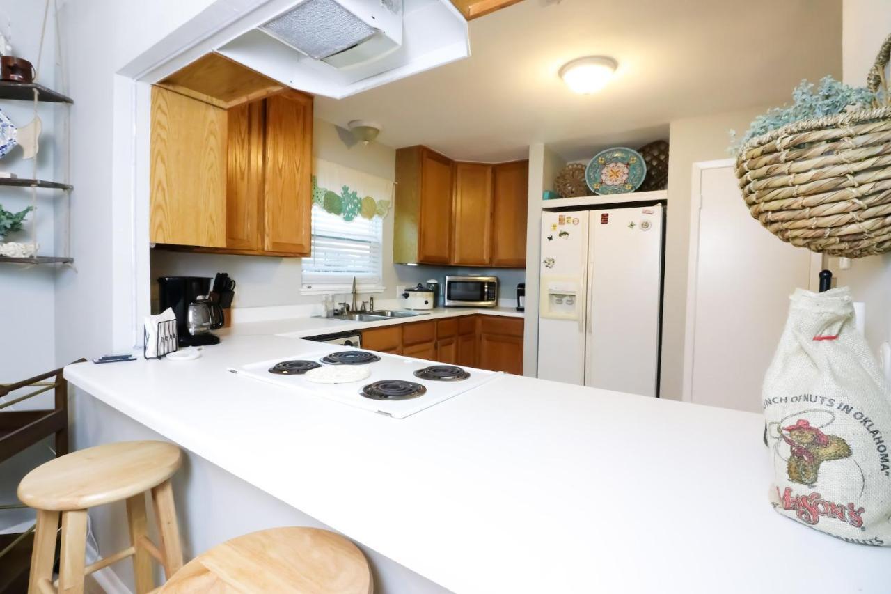 Sunny Daze Walk To Beach 2 Decks Pet Friendly Has A Mini Bar Galveston Buitenkant foto