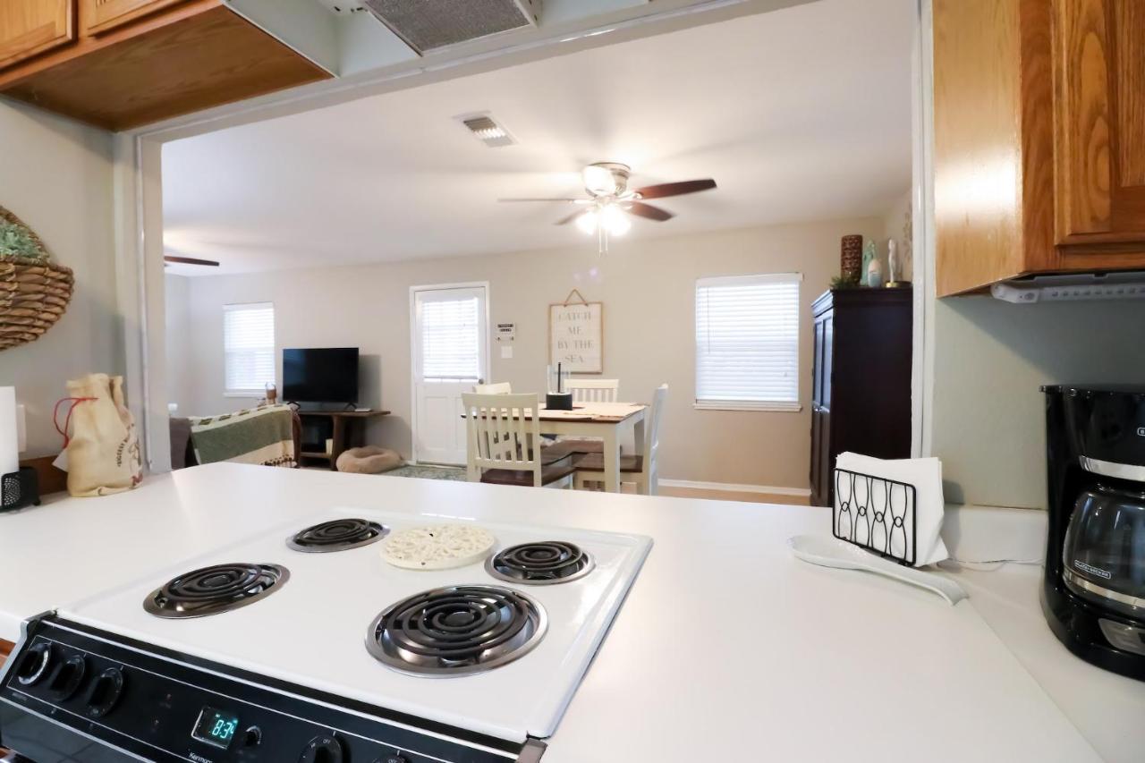 Sunny Daze Walk To Beach 2 Decks Pet Friendly Has A Mini Bar Galveston Buitenkant foto